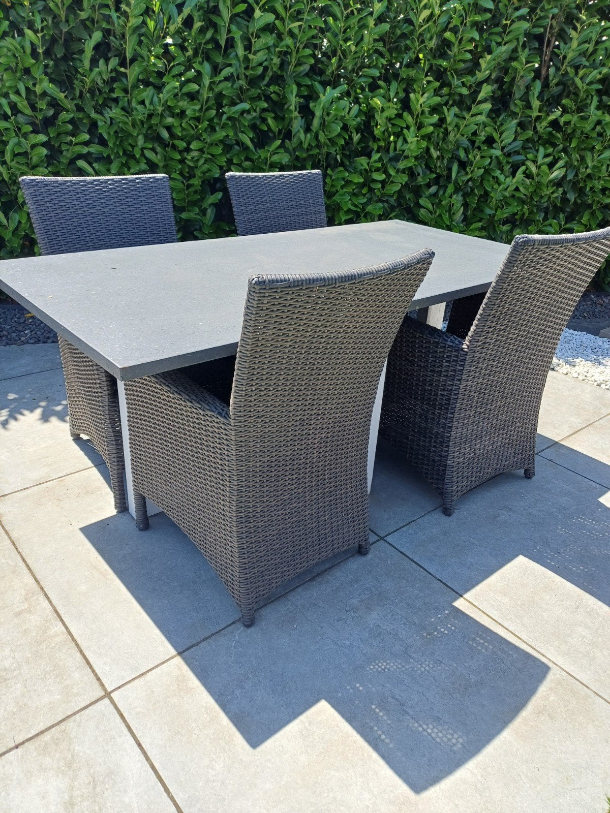 4 wicker stoelen en basalt tafel(hardsteen), Ophalen of Verzenden, Gebruikt, Wicker