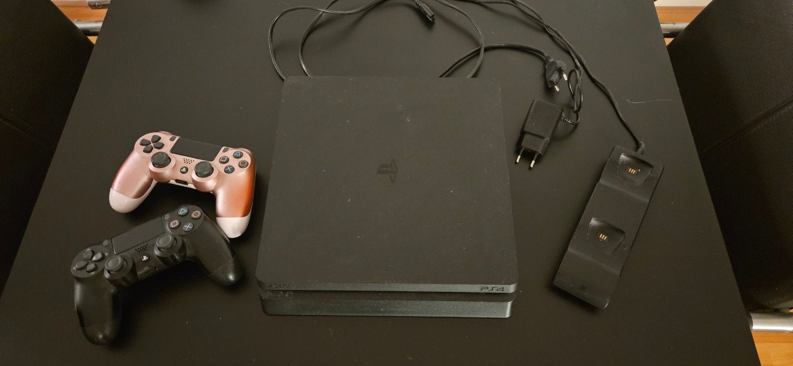 Playstation 4 Slim | 1TB | 2x controller + Docking Station, Spelcomputers en Games, Ophalen, Gebruikt, Met 2 controllers, 1 TB