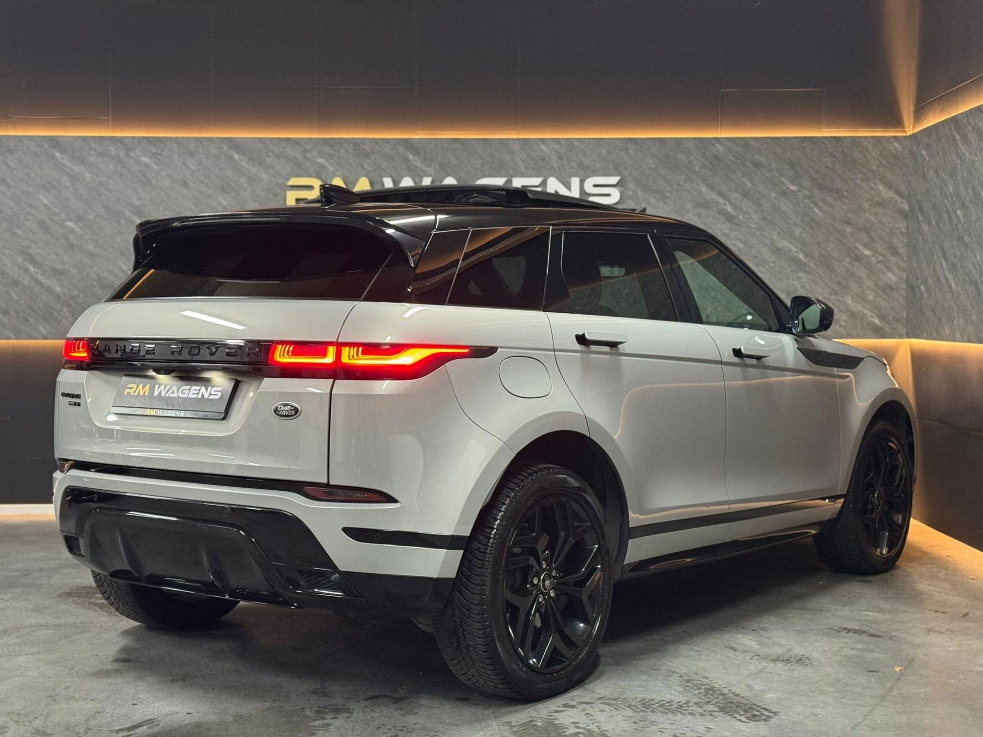 Land Rover RANGE ROVER EVOQUE 1.5 P300e AWD R-Dynamic SE|PAN, Auto's, Land Rover, Euro 6, Parkeersensor, Bedrijf, Vierwielaandrijving