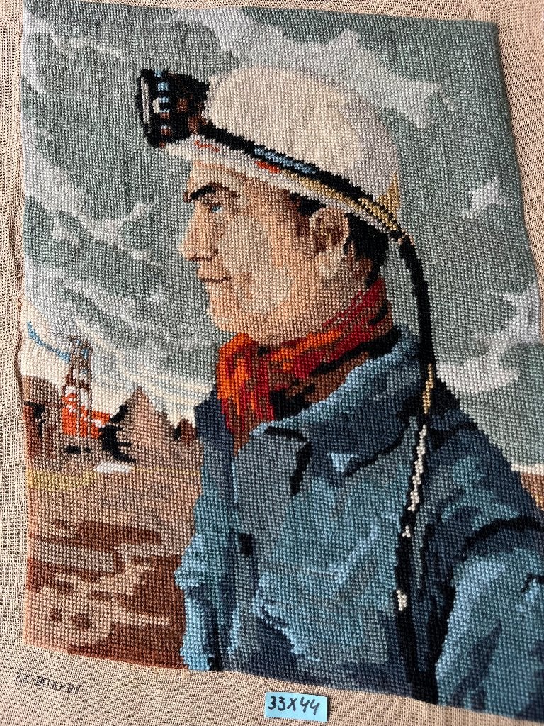 Mijnwerker fijn geborduurd (33 x 44 cm), Minder dan 50 cm, Ophalen of Verzenden, Zo goed als nieuw, Schilderij