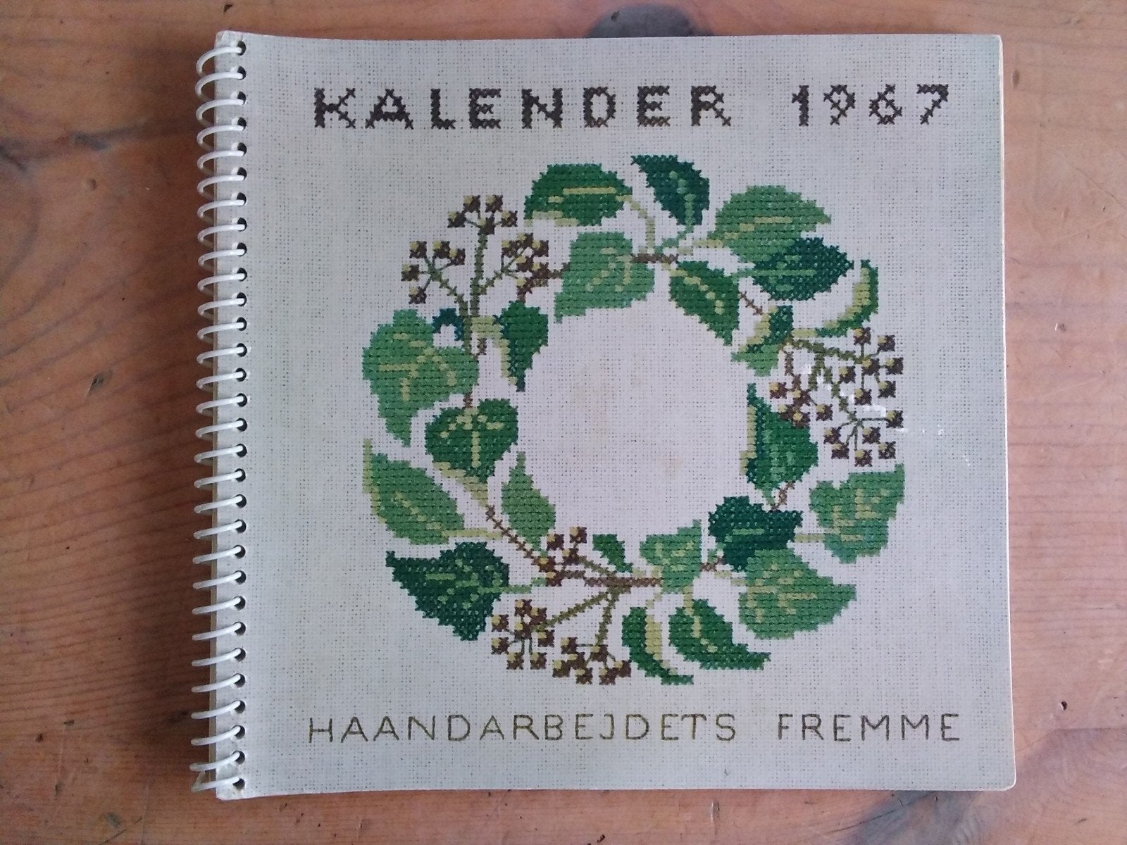 Haandarbejdets Fremme Kalender 1967 Kransen, Verzenden, Gebruikt, Patroon