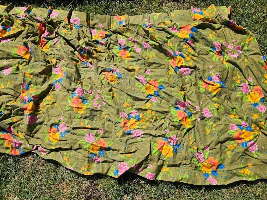 vintage gebloemde gordijnstof Carnaval met gebruikerssporen, Hobby en Vrije tijd, Ophalen, Gebruikt, 120 cm of meer, 200 cm of meer