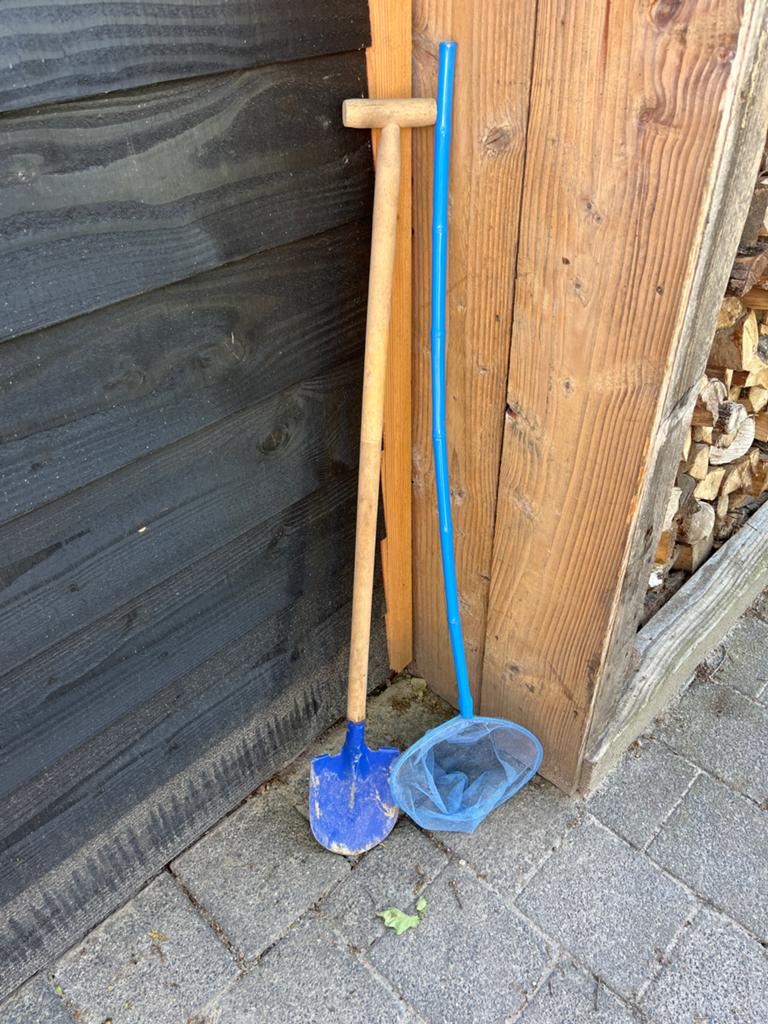 Metalen kinderschep en schepnetje voor buitenplezier, Ophalen, Gebruikt