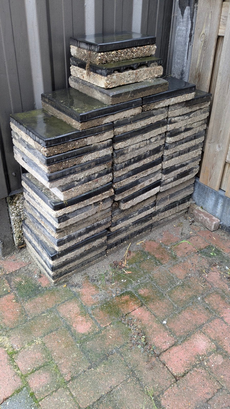 23 stuks 30x30 tegels met rubberen toplaag, Tuin en Terras, Tegels en Klinkers, Gebruikt, Overige typen, Beton, Ophalen