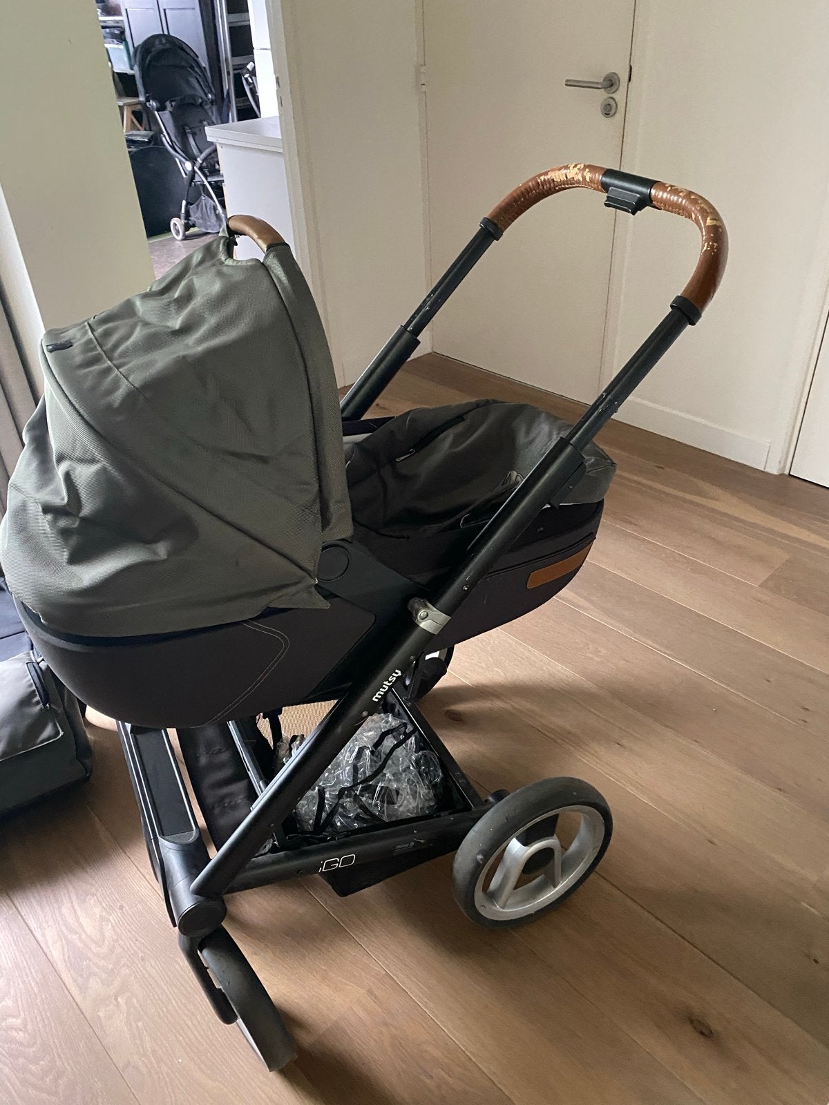 Mutsy Igo kinderwagen met reiswieg en accessoires, Ophalen, Gebruikt, Combiwagen, Met reiswieg