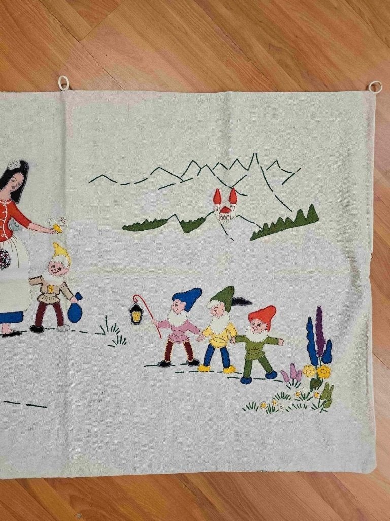 Wandtapijt jaren 60 sprookje sneeuwwitje en dwergen 103/64, Antiek en Kunst, Ophalen of Verzenden
