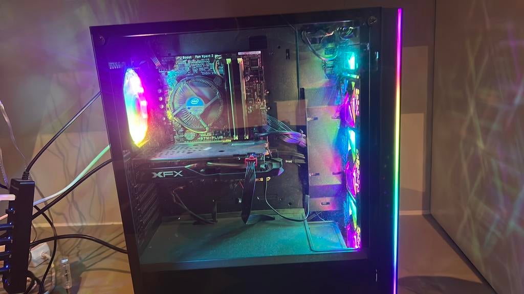 Pc en monitor met bij betaling, Ophalen, Zo goed als nieuw, Gaming, SSD