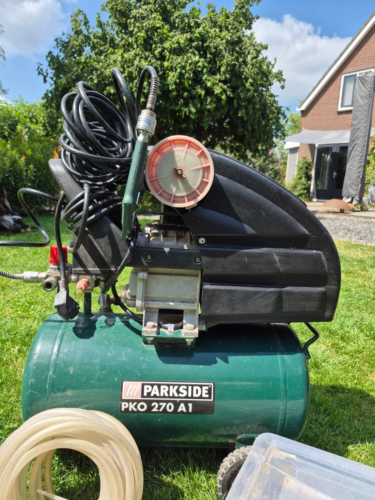 Parkside compressor 220V met nietschieter en accessoires, Minder dan 25 liter, Ophalen, Gebruikt, Minder dan 200 liter/min