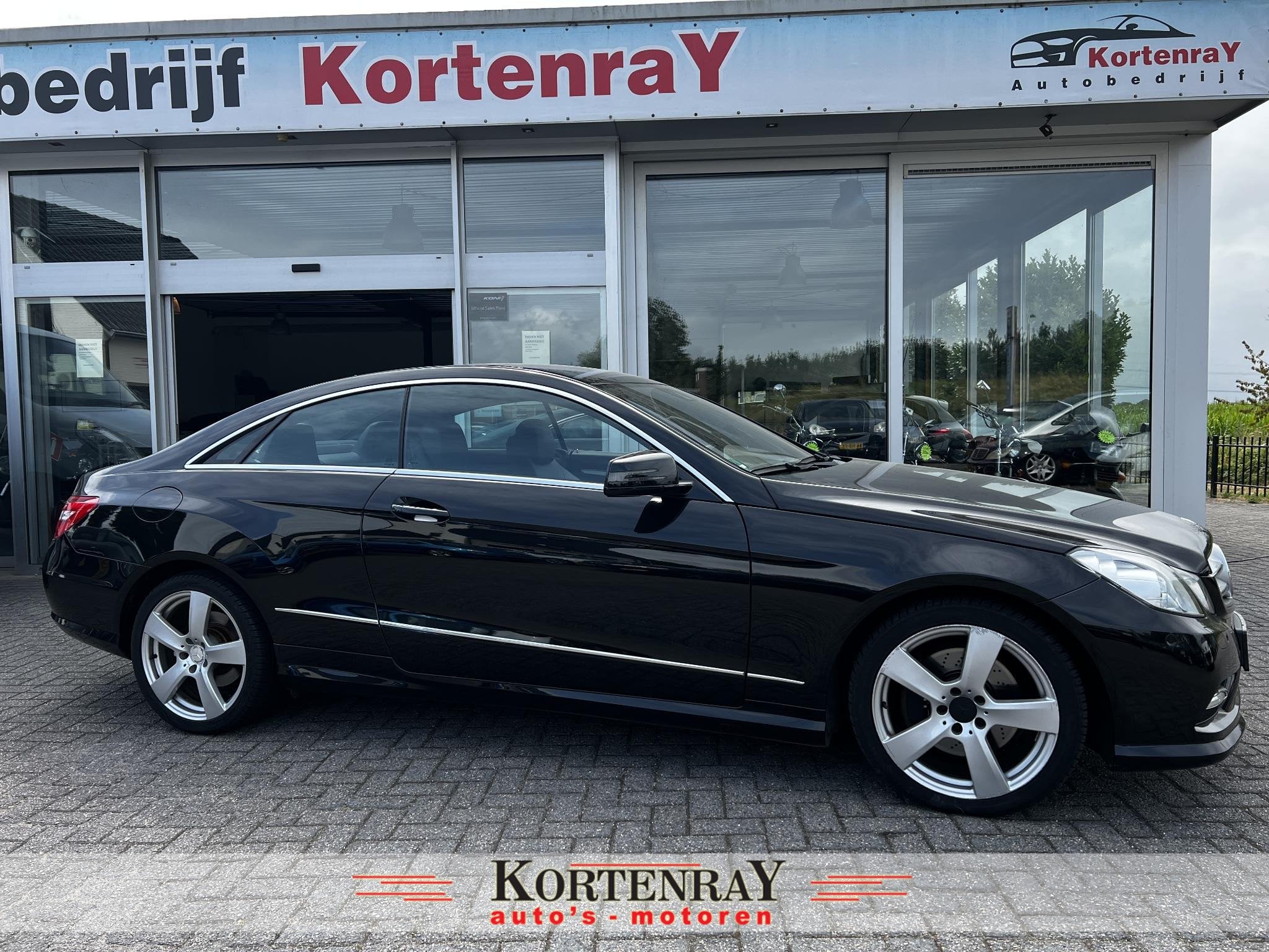 Mercedes-Benz E-klasse Coupé 200 CGI Elegance, Auto's, Automaat, Euro 5, Achterwielaandrijving, Zwart