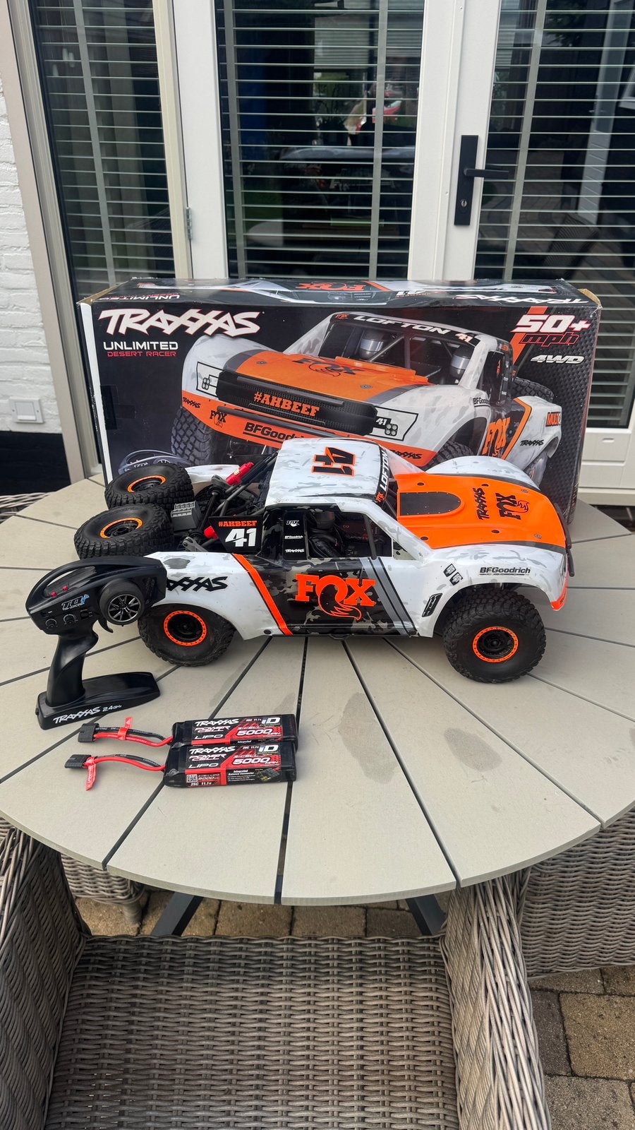 Traxxas UDR + 2x Traxxas 3S 5000mAh accu, Hobby en Vrije tijd, Modelbouw | Radiografisch | Auto's, Ophalen of Verzenden, Auto offroad