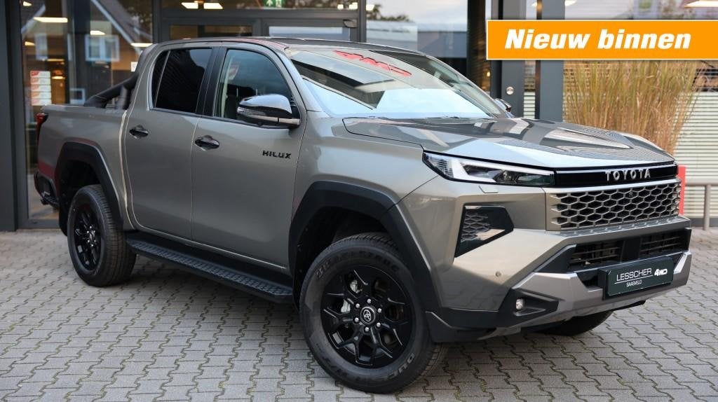 Toyota HILUX 2.8 D-4D DUBBEL CABIN 48V HYBRIDE INVINCIBLE A/, Auto's, Automaat, 4 cilinders, Met garantie (alle), Beige