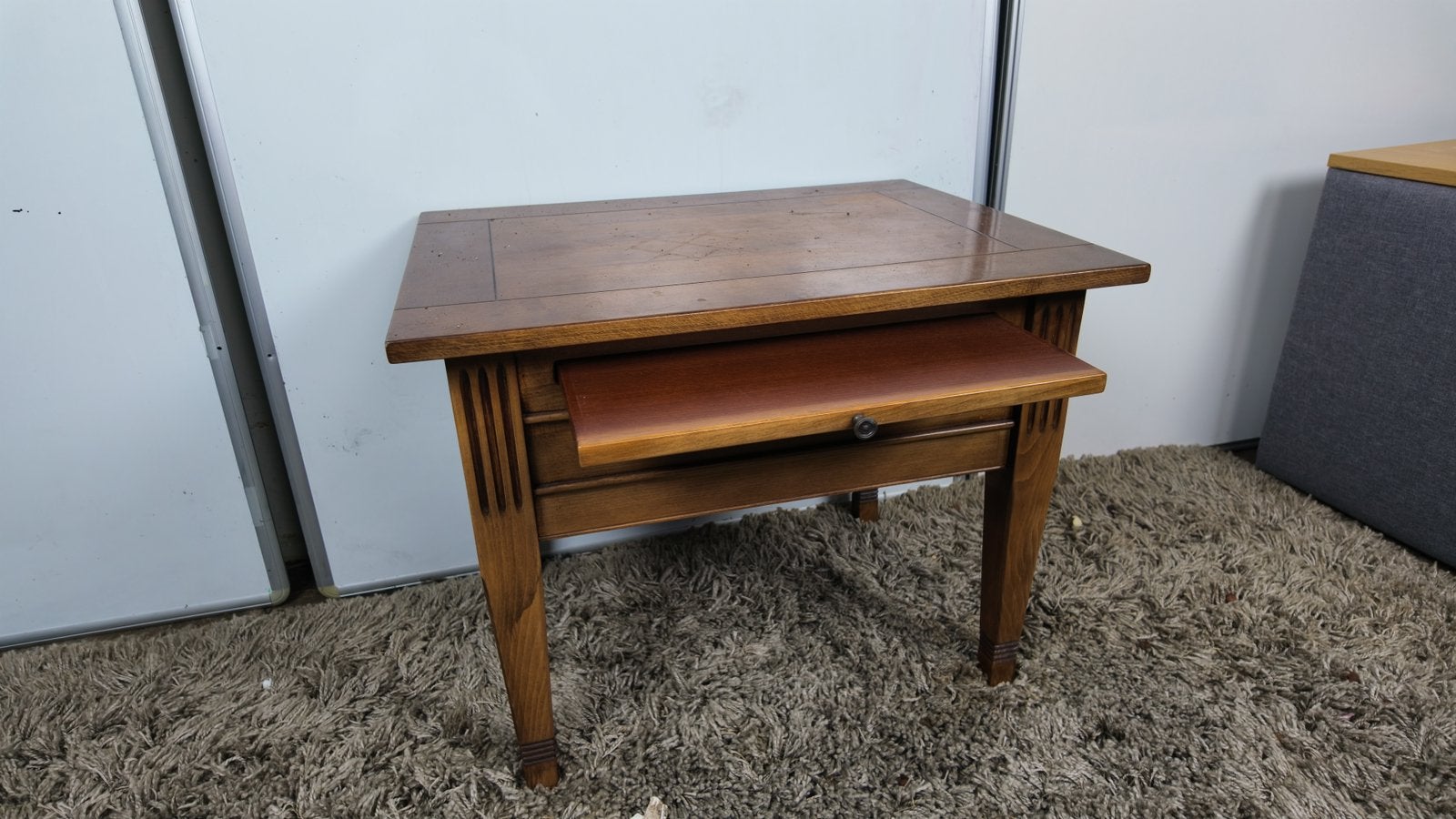 Klassiek houten schrijftafeltje / bijzettafel met lade, Minder dan 55 cm, Antiek, Vierkant, Antiek