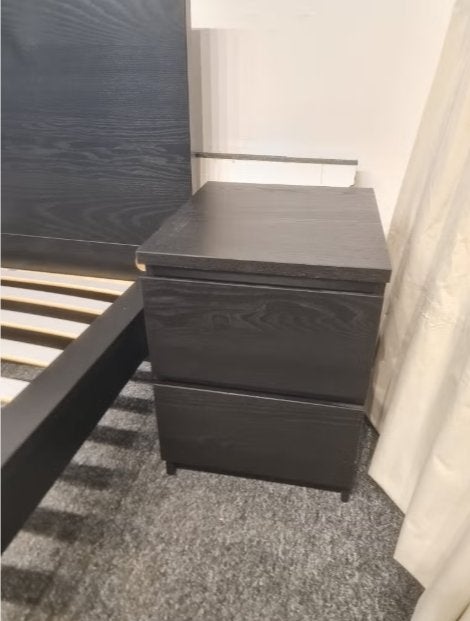Foto 6 van Malm bed 180x200 + lattenbodem en 2 nachtkastjes + Leveren!