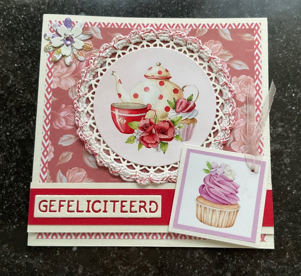 Nr 55 wenskaart met haakwerk Thee. Koffie. Cupcake, Hobby en Vrije tijd, Ophalen of Verzenden, Nieuw, Overige thema's