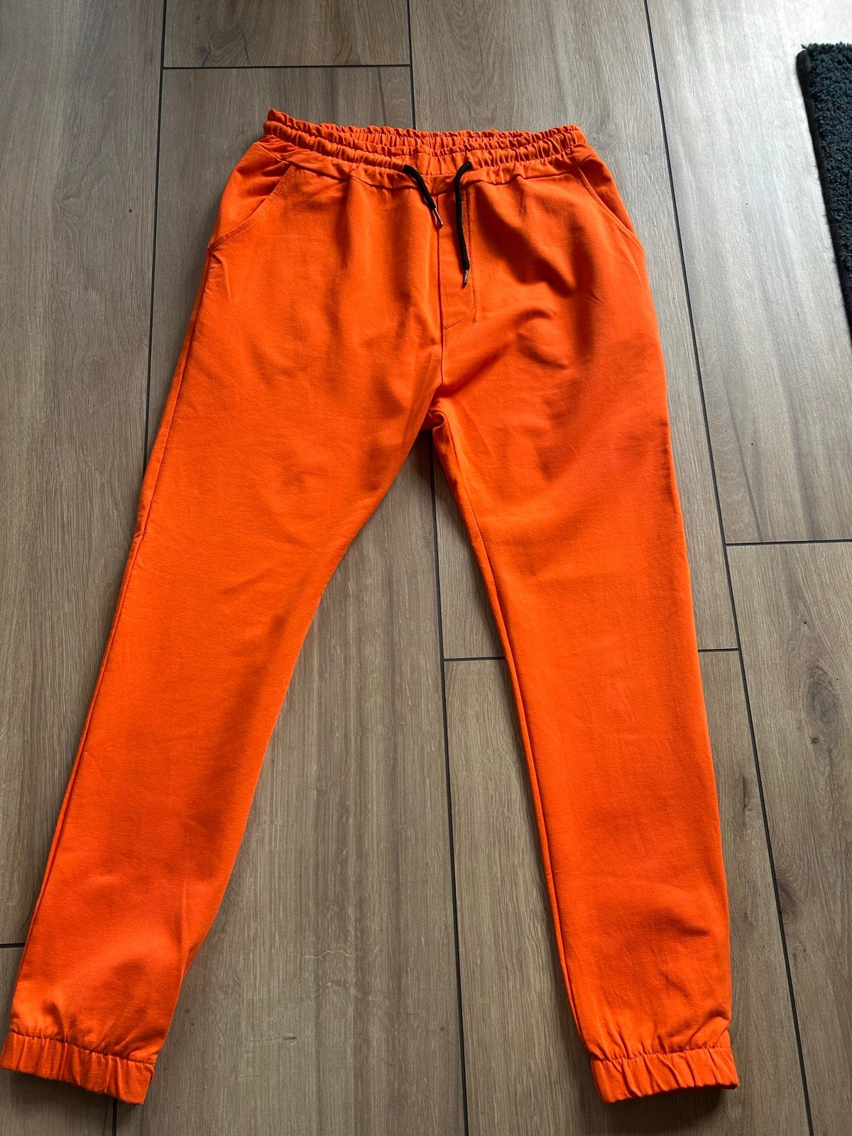 Oranje broek L nieuw- Comfortabel en stijlvol, Maat 42/44 (L), Oranje, Ophalen of Verzenden, Zo goed als nieuw