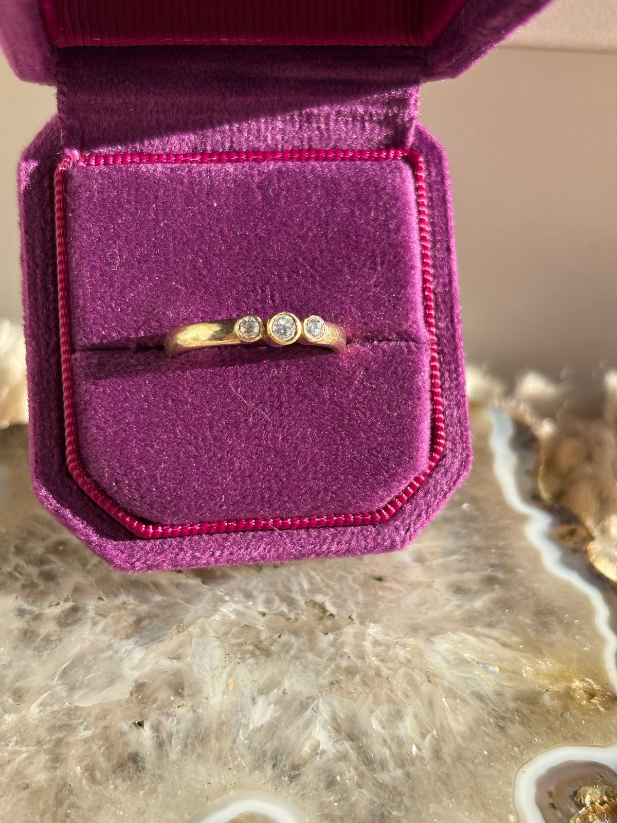9 karaat geel gouden ring met Zirkonia steentjes, Verzenden, Dame, Goud, Kleiner dan 17