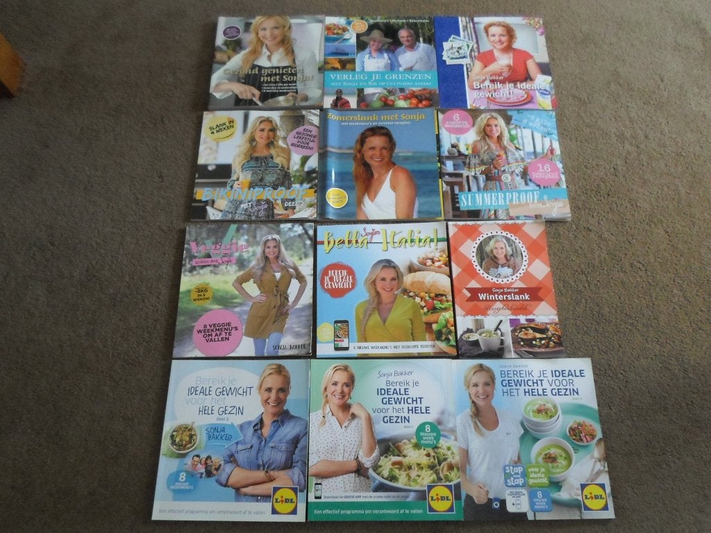 Sonja   Bakker.      12     voor   25   euro.    Nieuwstaat., Boeken, Voorgerechten en Soepen, Ophalen of Verzenden, Zo goed als nieuw