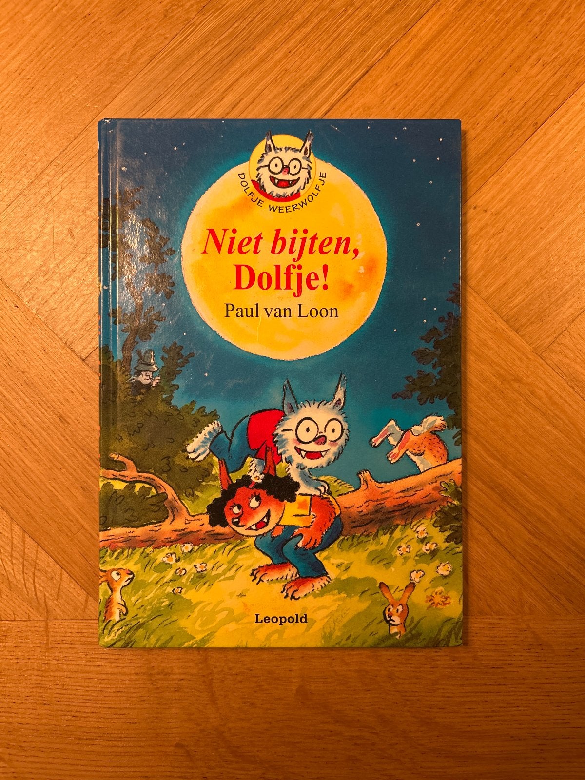 Dolfje Weerwolfje: Niet bijten, Dolfje! - Paul van Loon, Ophalen of Verzenden, Gelezen, Fictie algemeen