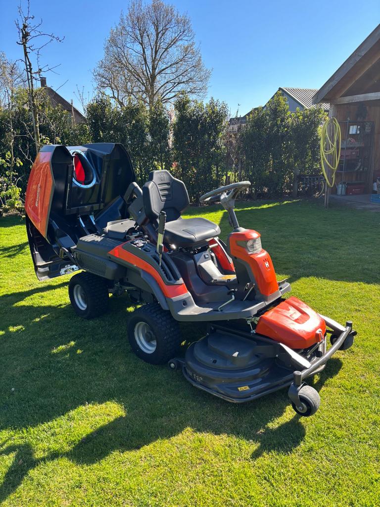 Husqvarna RC320 AWD Frontmaaier met opvang - Zeer nette staa, Tuin en Terras, Grasmaaiers, Ophalen, Cirkelmaaier, Gebruikt, Opvangbak