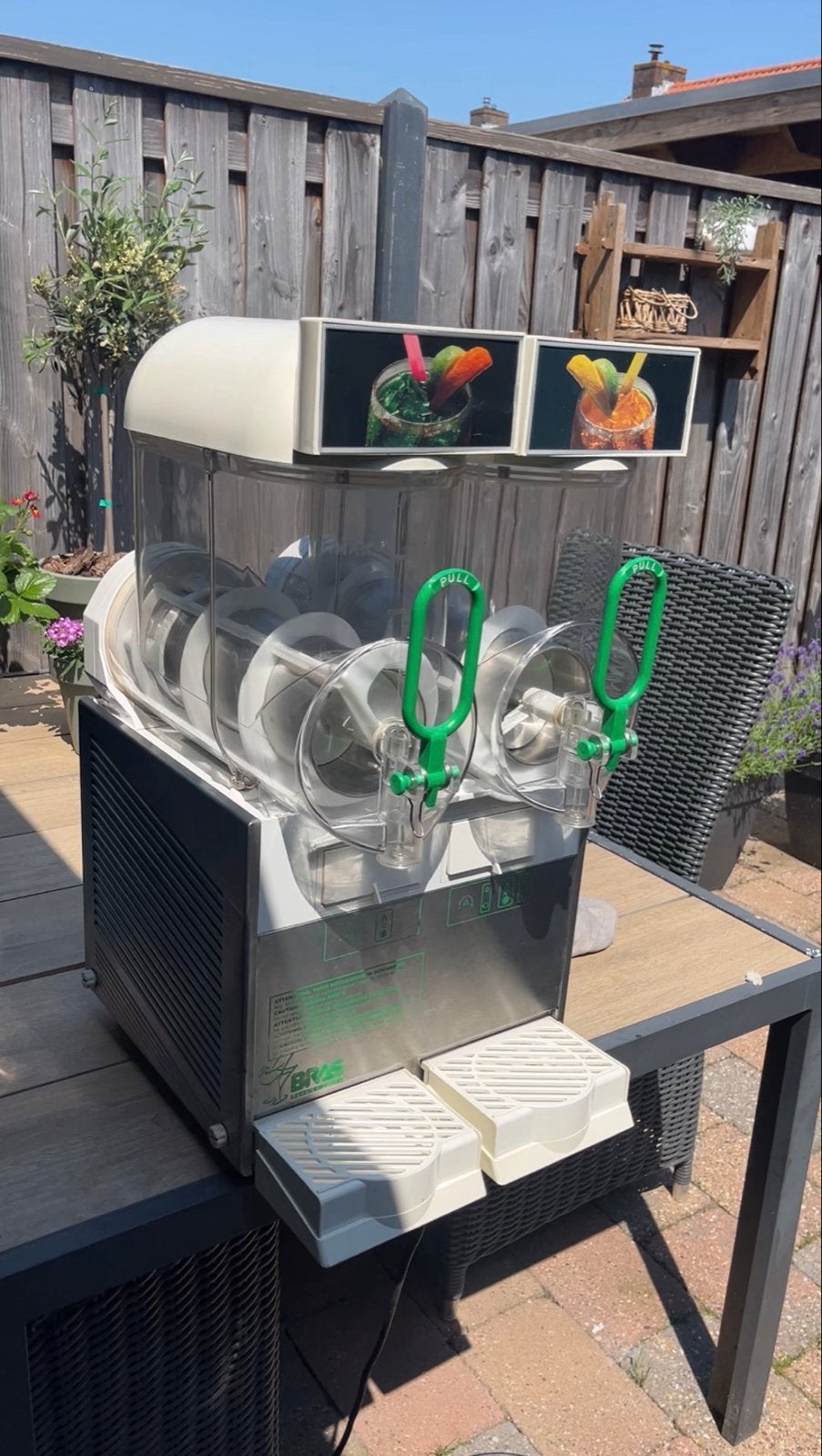 SLUSH PUPPY MACHINE TE HUUR ‼️, Witgoed en Apparatuur, IJsmachines, Zo goed als nieuw, Zelfvriezend, Ophalen