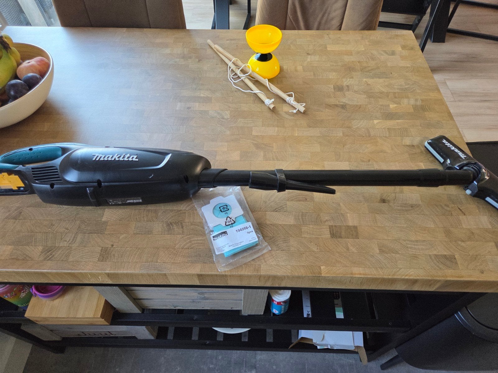 Makita DCL180Z Steelstofzuiger - Zonder accu/lader, Ophalen, Gebruikt, Draadloos, Reservoir