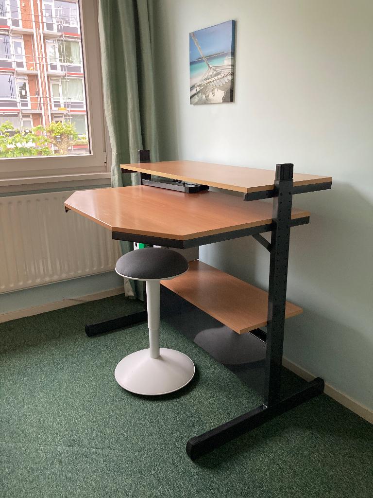 Bureau met uitschuif stukken, alles in hoogte verstelbaar, Huis en Inrichting, Bureaus, Ophalen, Gebruikt, Spaanplaat of MDF, 74 cm
