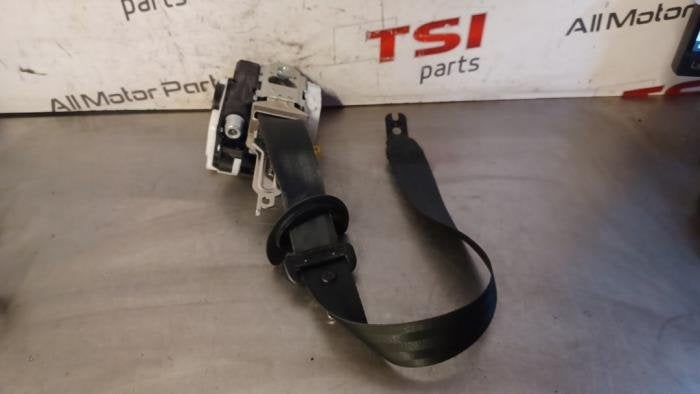 Veiligheidsgordel links-voor van een Volkswagen Golf, Gebruikt, -, Volkswagen, -