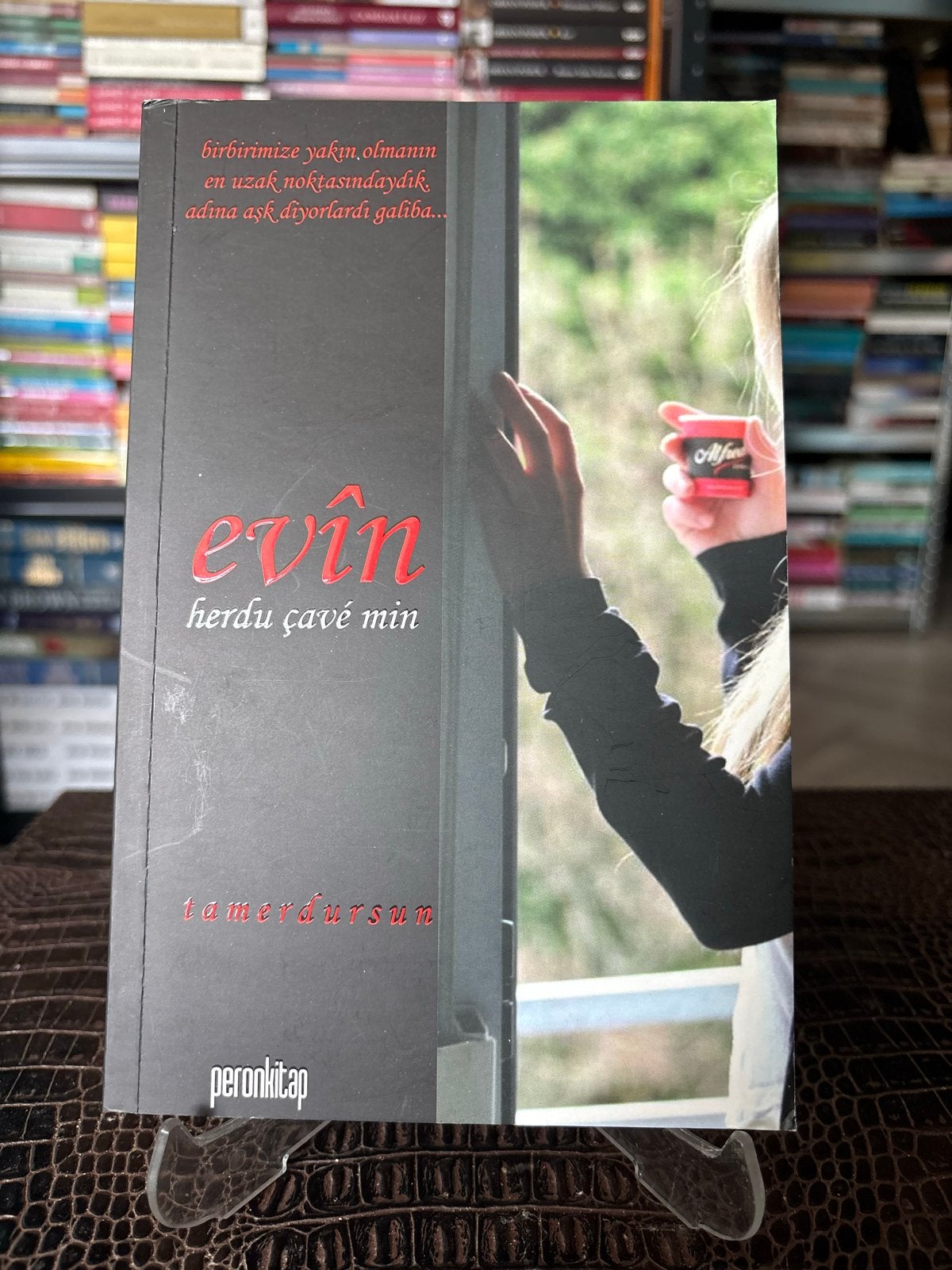 Evin Herdu Çavê Min - Tamer Dursun (Turks boek), Ophalen of Verzenden, Zo goed als nieuw, Wereld overig