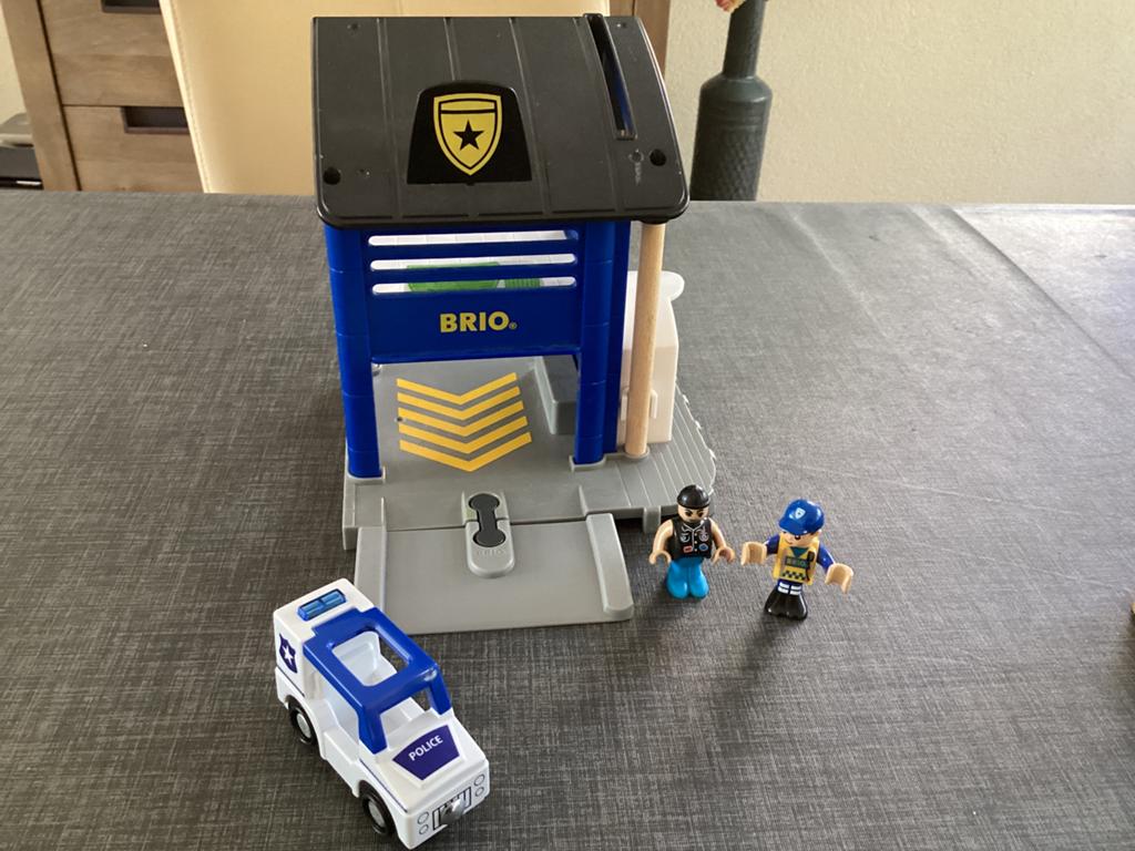 Brio politiebureau nr 33813, Kinderen en Baby's, Speelgoed | Houten speelgoed, Ophalen, Zo goed als nieuw