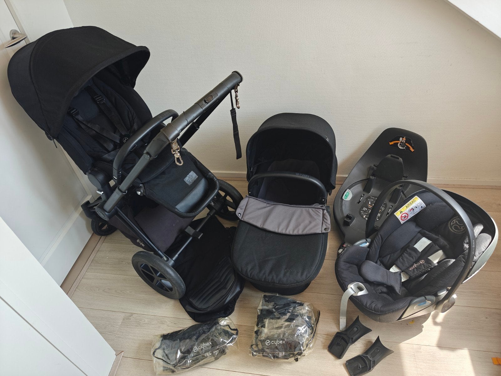 Cybex Priam Platinum AllBlack kinderwagen+autostoel+meer!, Verstelbare duwstang, Zo goed als nieuw, Ophalen, Kinderwagen