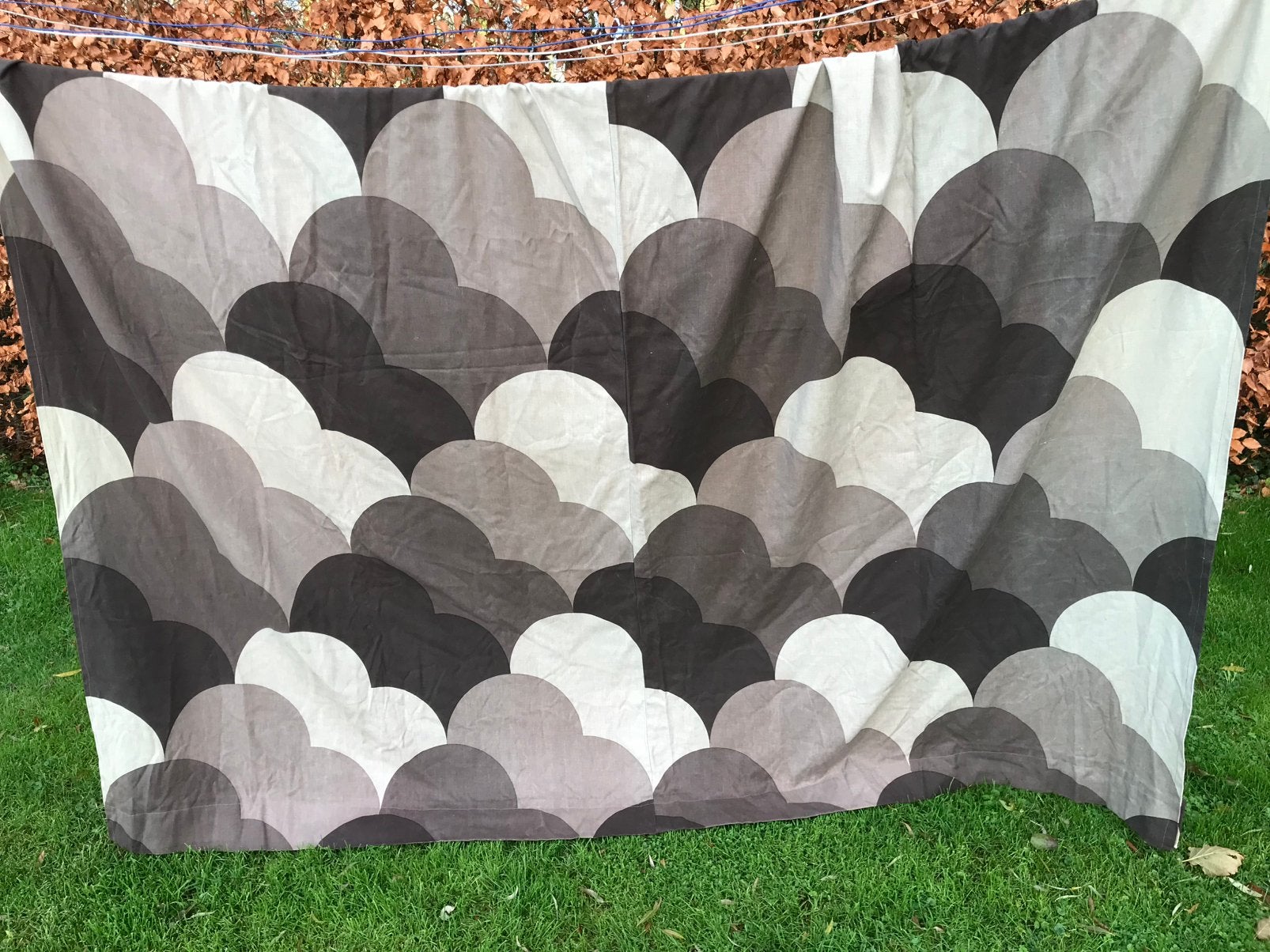 Vintage / retro gordijn met grafische retro print 70s! 🤎, Huis en Inrichting, Stoffering | Gordijnen en Lamellen, 175 cm, Gebruikt