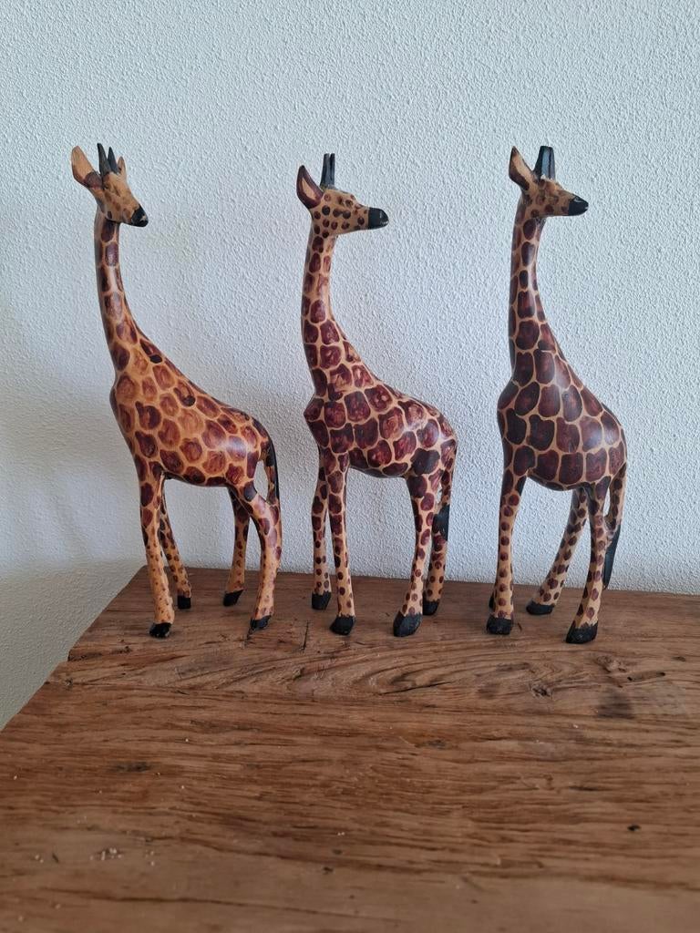 Set van 3 houten giraffen - handgesneden decoratie, Huis en Inrichting, Woonaccessoires | Overige, Hout, Overige stijlen, Ophalen of Verzenden