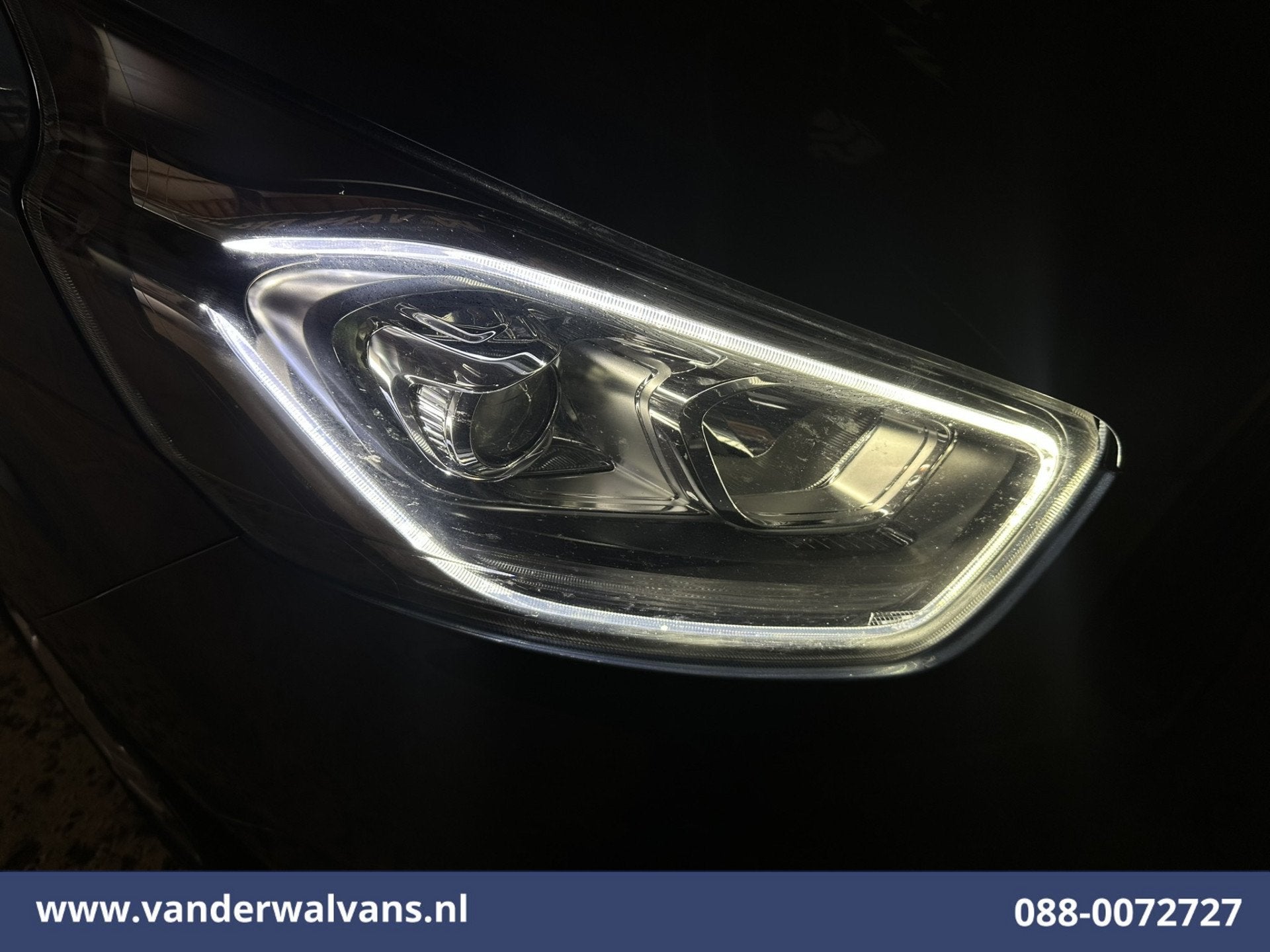 Ford Transit Custom 2.0 TDCI 131pk L2H1 Euro6 Airco | Camera, Voorwielaandrijving, 4 cilinders, Blauw, 2800 kg