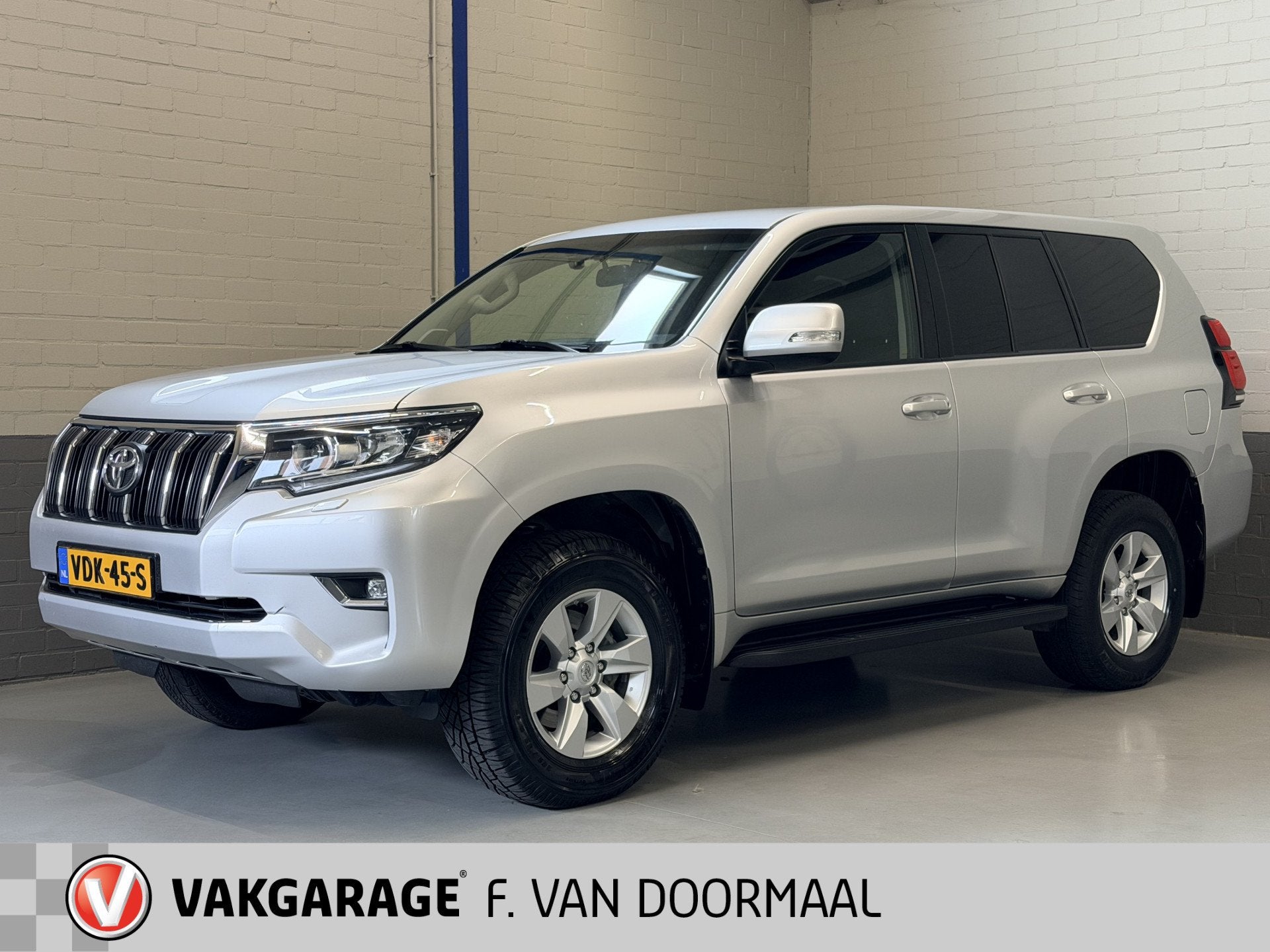 Toyota Land Cruiser 2.8 D-4D-F Challenger SRWV Automaat, Auto's, Gebruikt, Euro 6, 4 cilinders, Origineel Nederlands