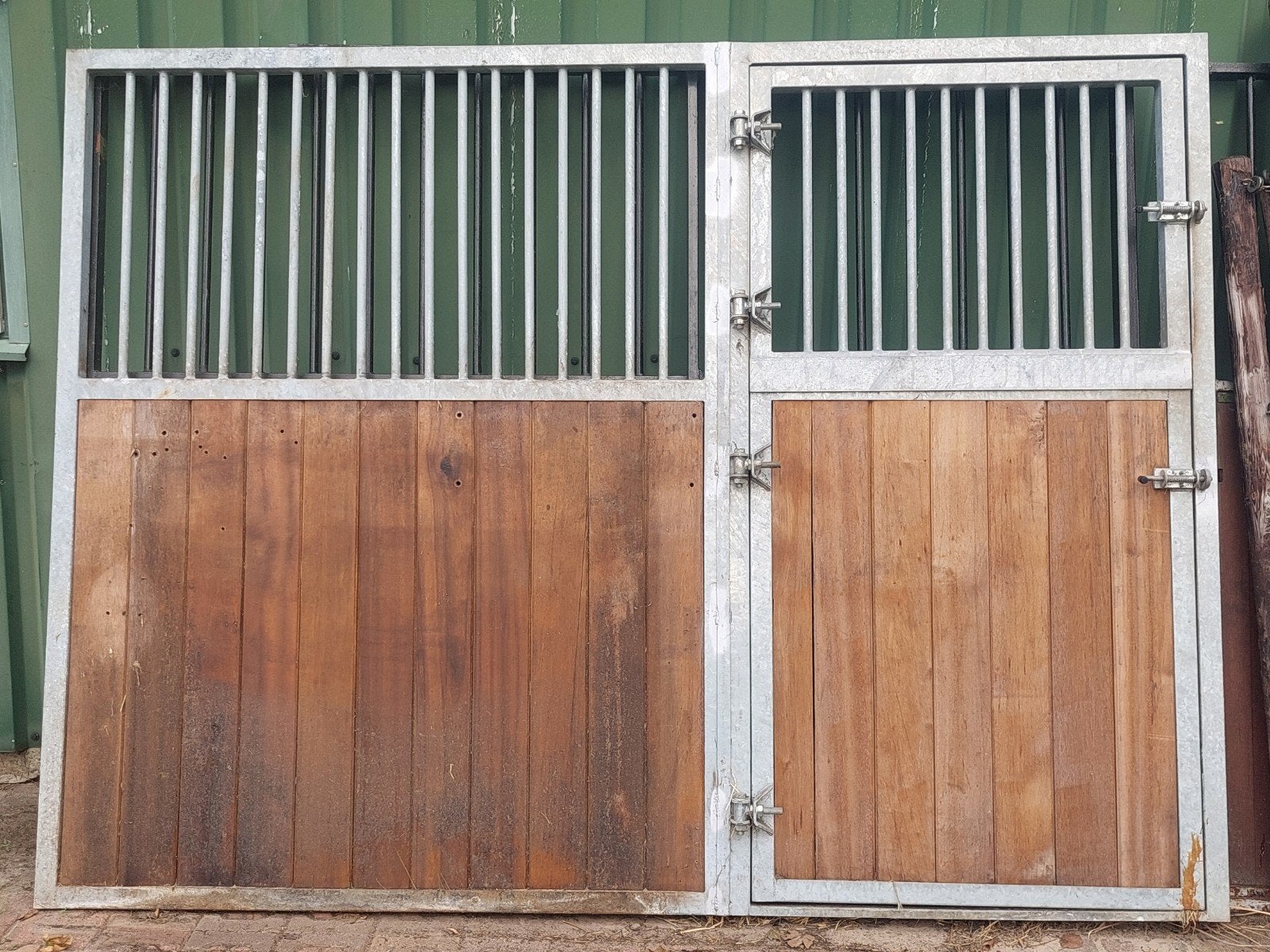 Voorwand Paardenstal met deur., Dieren en Toebehoren