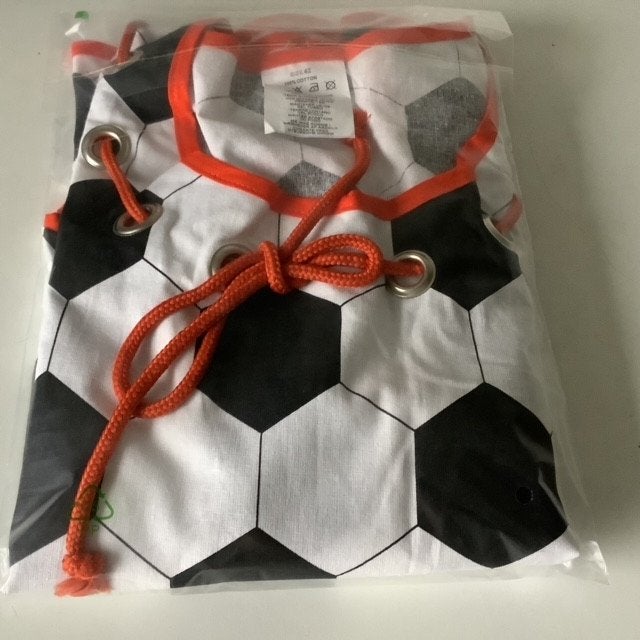 Nieuw voetbal setje - maat 42, Carnaval, Maat 42/44 (L), Nieuw, Ophalen of Verzenden