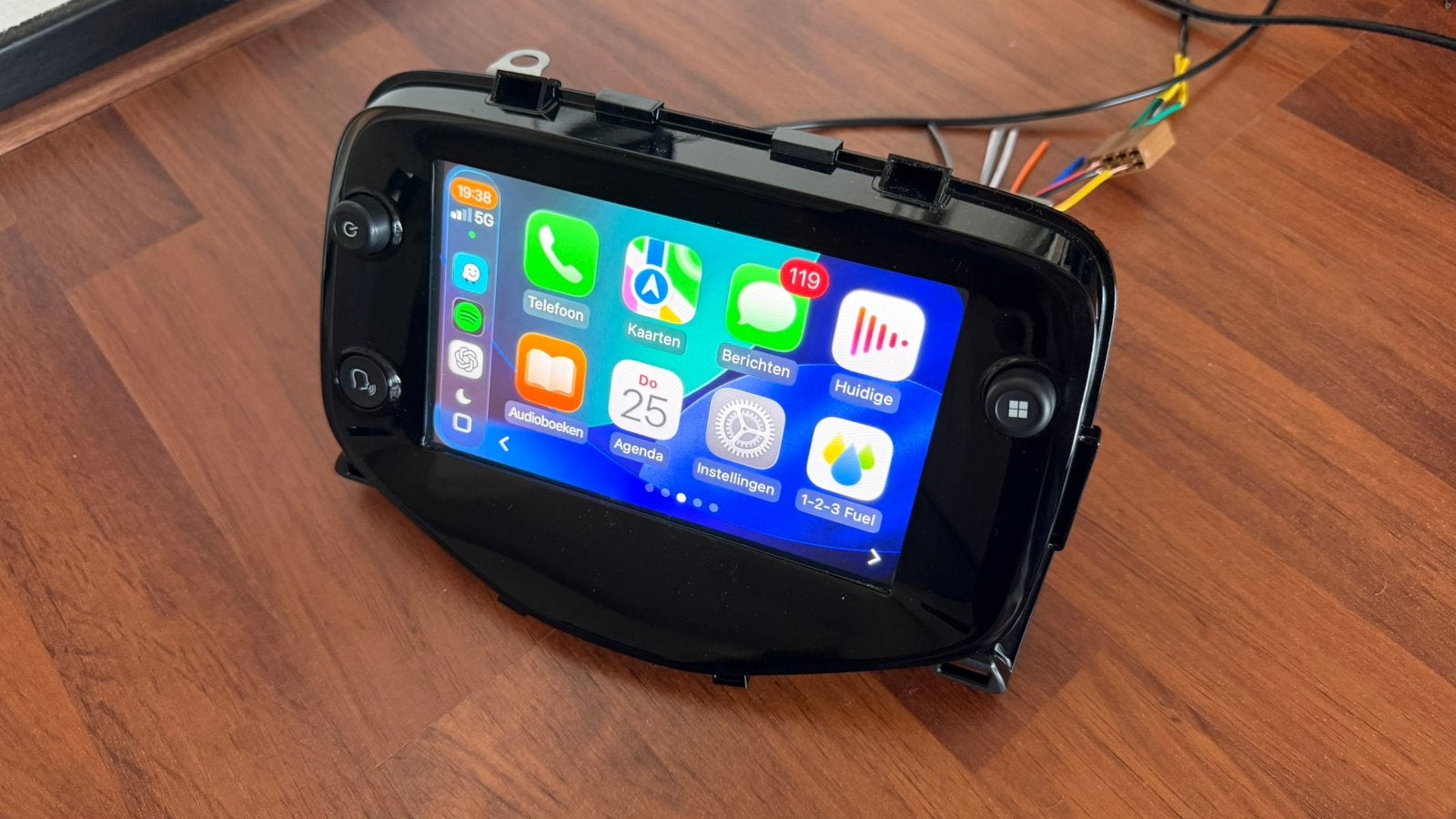 Toyota aygo radio - peugeot 108 radio - citroen c1 radio, Auto diversen, Autoradio's, Ophalen of Verzenden, Zo goed als nieuw