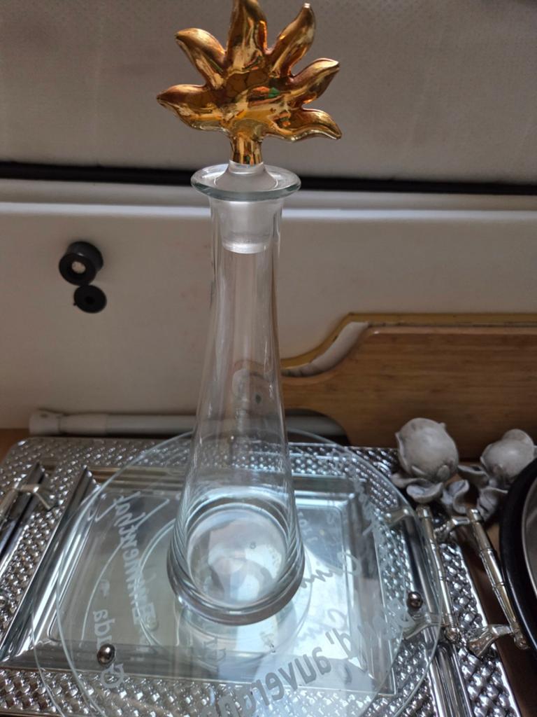 Elegante glazen karaf met gouden bloem stop, Ophalen of Verzenden