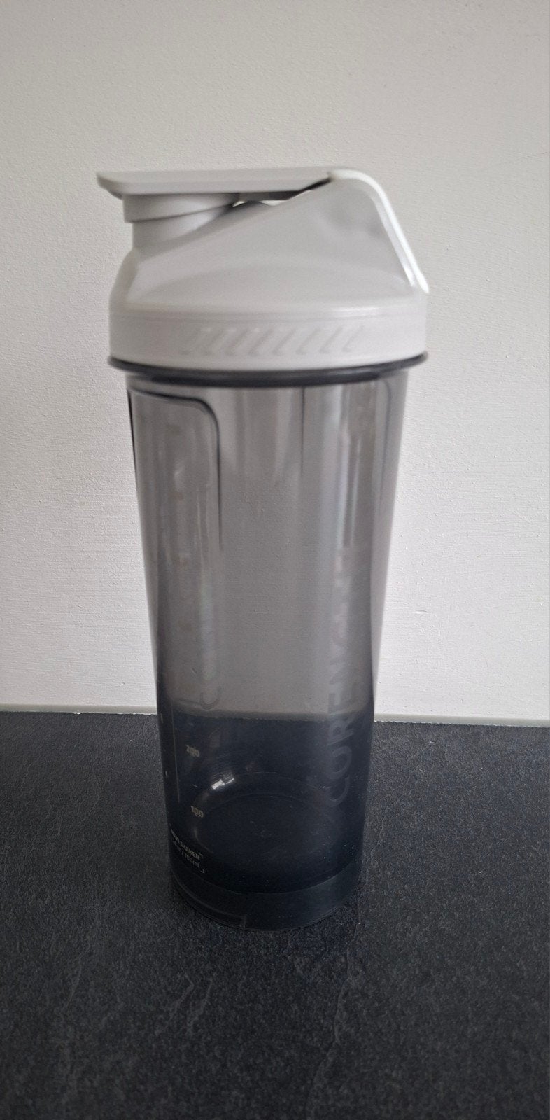 Decathlon maxi shaker met zeef 700 ml, Sport en Fitness, Ophalen of Verzenden, Zo goed als nieuw
