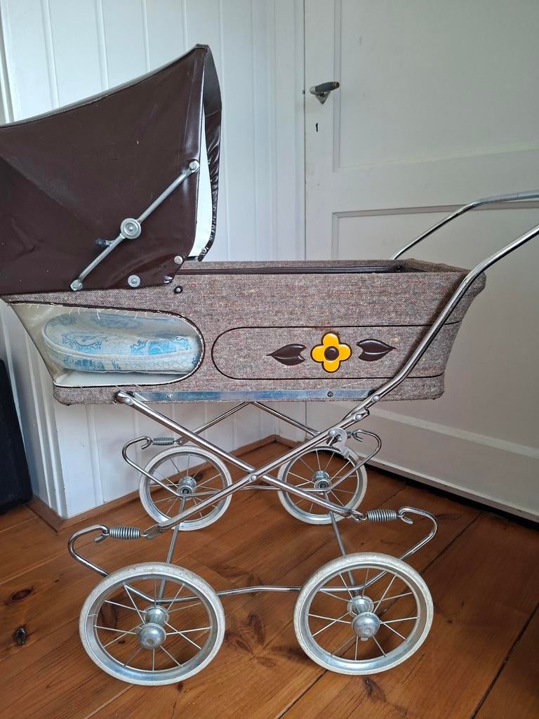 Vintage poppenwagen Jaren '70 - Bruin met Bloemen, Ophalen, Gebruikt, Babypop