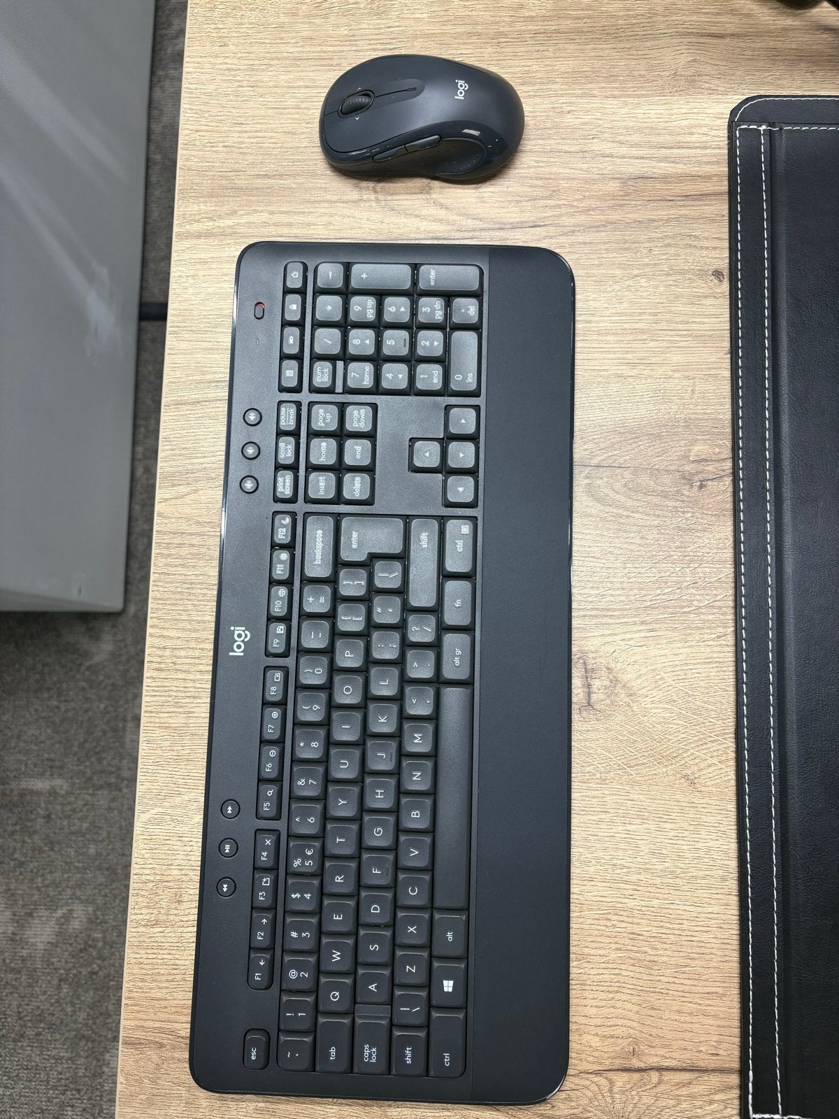 Logitech draadloos toetsenbord en muis set (8 stuks), Computers en Software, Ophalen, Gebruikt, Toetsenbord en muis-set, Draadloos