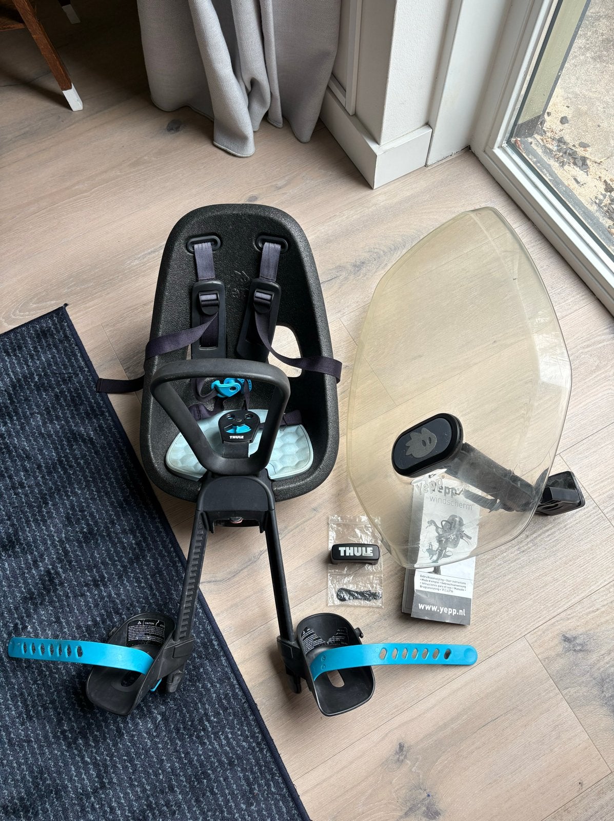 Thule Yepp Nexxt Mini - voorzitje met windscherm, Fietsen en Brommers, Fietsaccessoires | Fietsstoeltjes, Ophalen, Gebruikt, Voorzitje