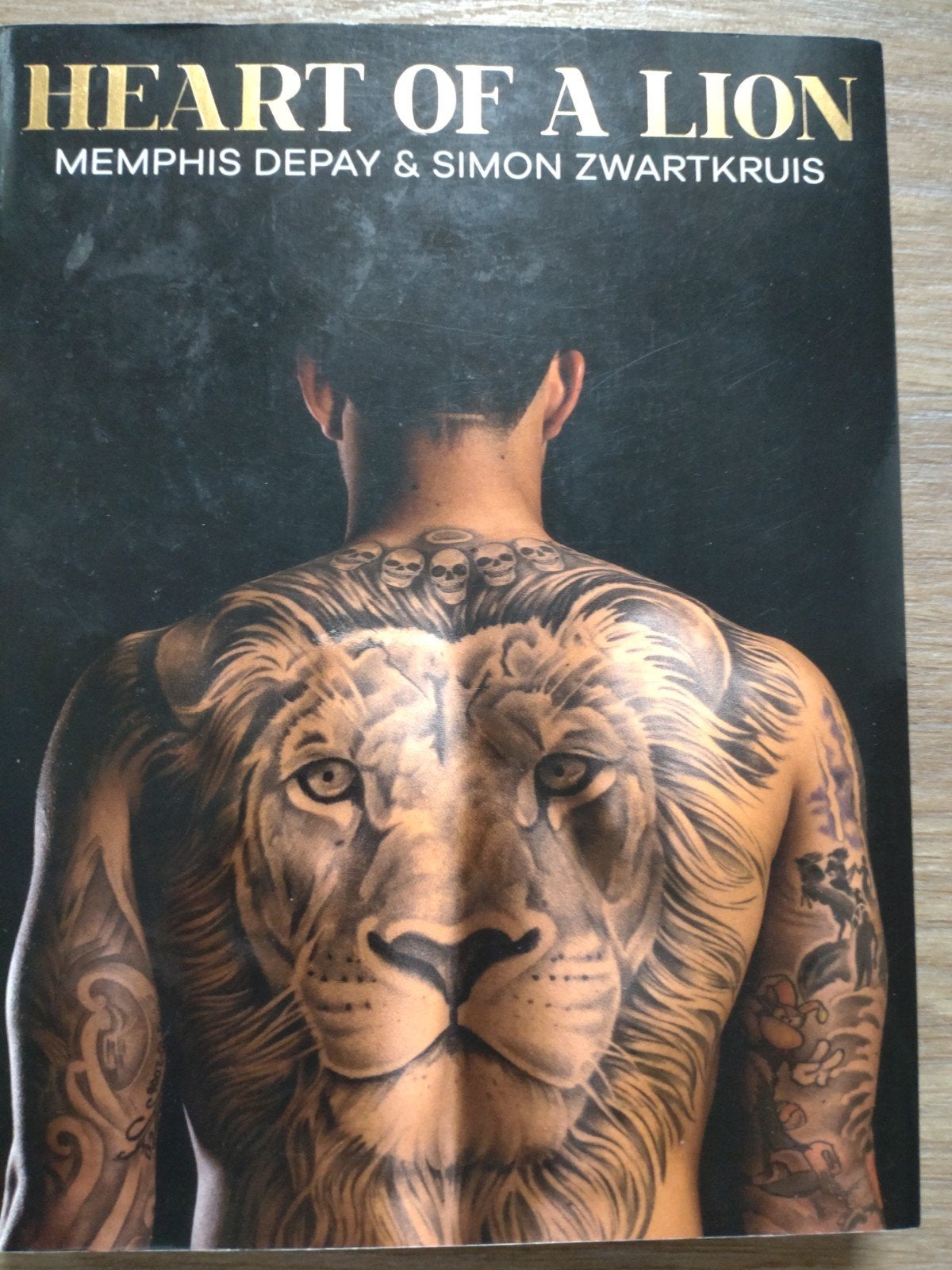 Heart of a Lion - Memphis Depay & Simon Zwartkruis, Ophalen of Verzenden, Zo goed als nieuw, Memphis Depay & Simon Zwartkruis