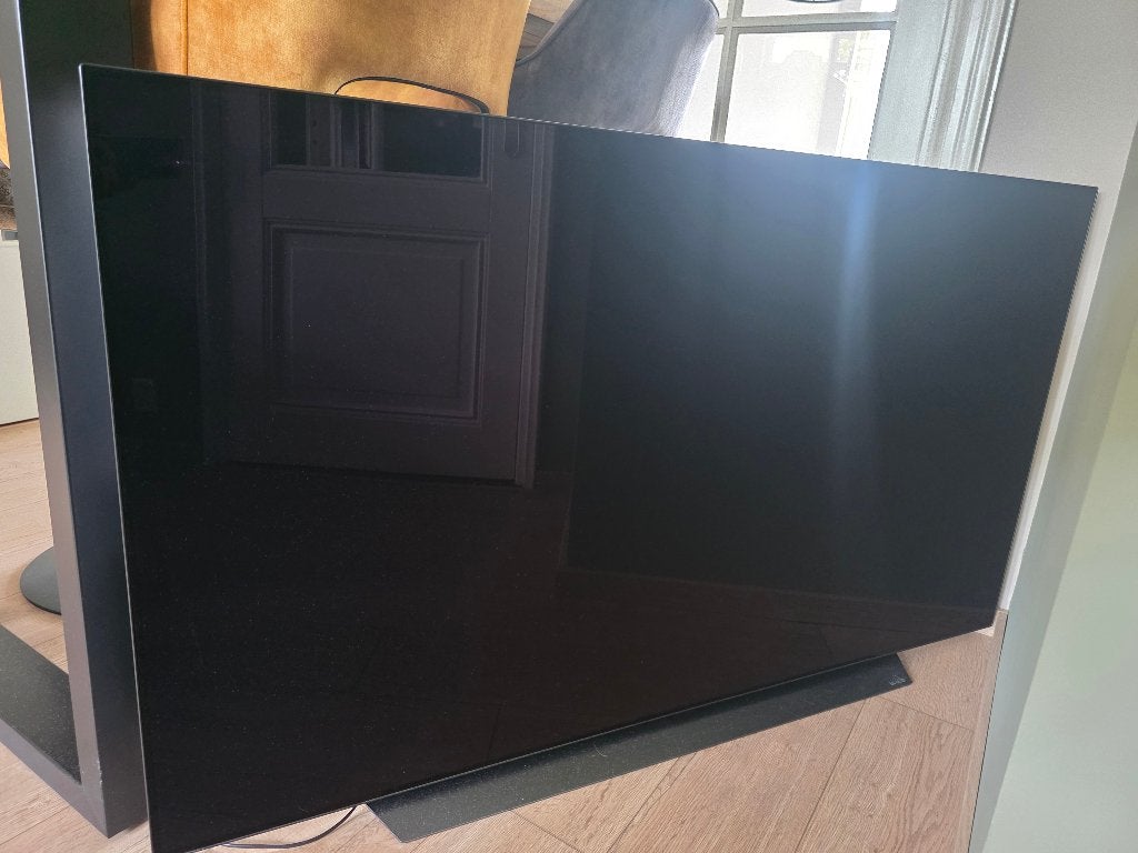 OLED65CS6LA gaat niet aan na stroompiek