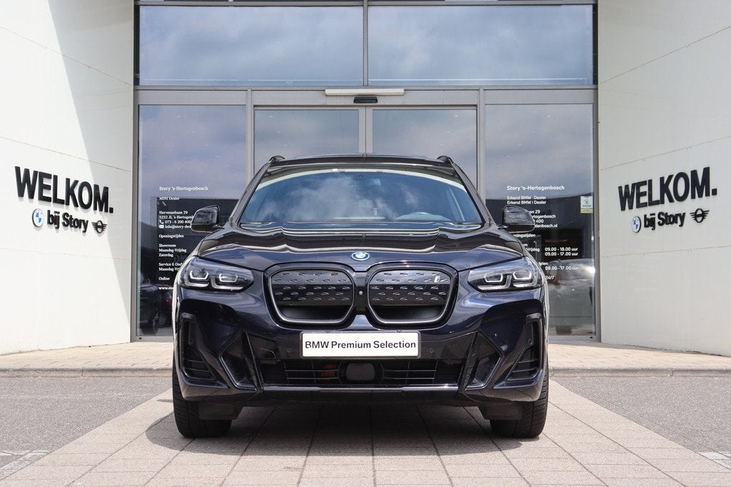 BMW iX3 High Executive / Trekhaak / Sportstoelen / Comfort A, Auto's, BMW, Achterwielaandrijving, Gebruikt, 750 kg, Zwart
