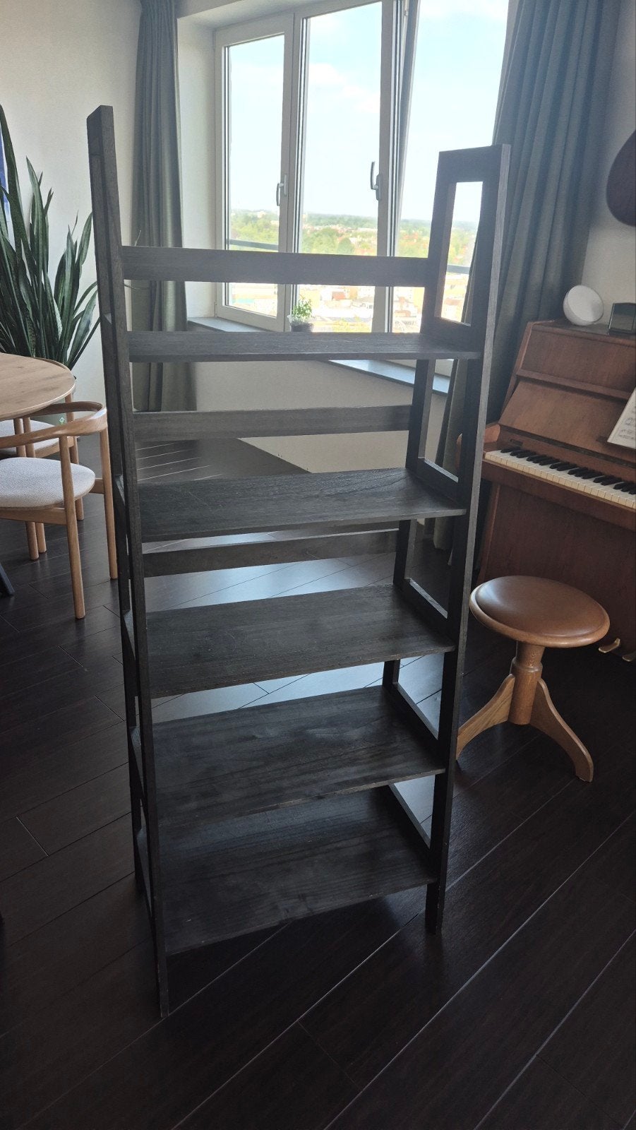 Zwart houten boekenkast met 5 planken, Ophalen, Met plank(en), Gebruikt, 50 tot 100 cm