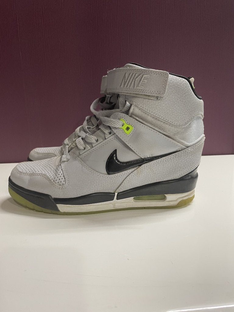 Nike Air Revolution Sky High - Lichtgrijs, Nike, Ophalen of Verzenden, Grijs, Sneakers of Gympen