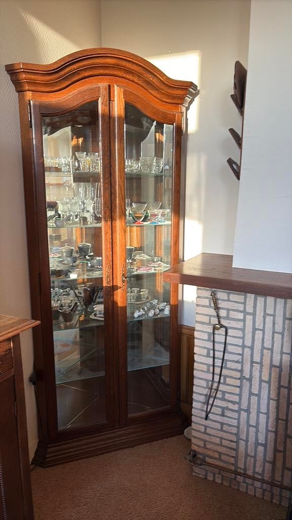Vitrine/servies hoekkast met verlichting teab, Met deur(en), 200 cm of meer, 50 tot 100 cm, Zo goed als nieuw