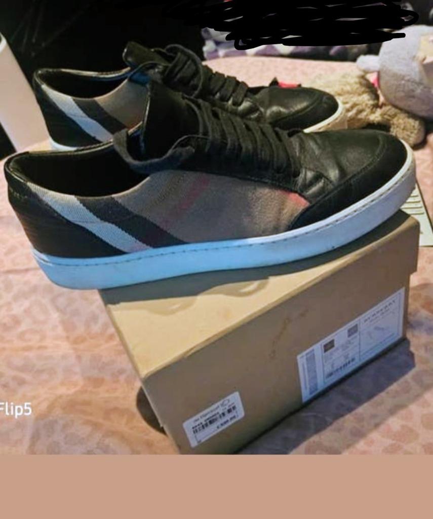 Burberry London Sneakers - Zwart met iconisch patroon, Ophalen of Verzenden, Zo goed als nieuw, Zwart