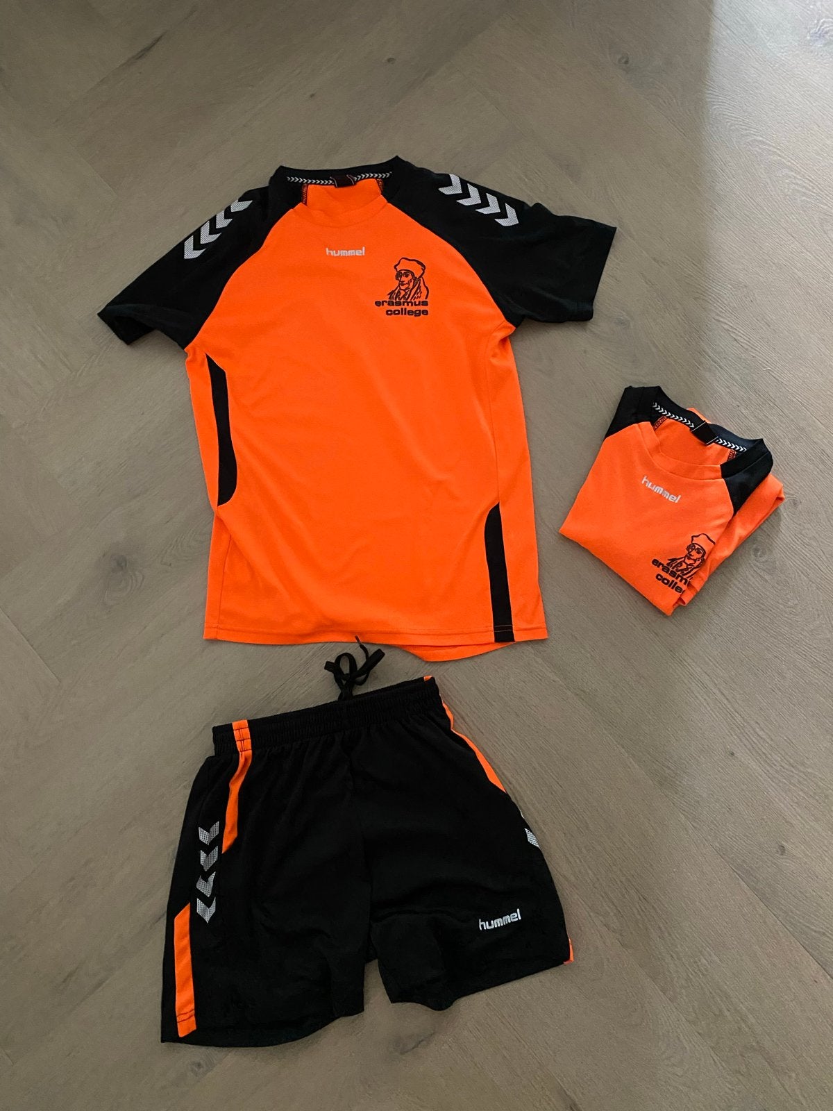 Hummel sportset Erasmus College Zoetermeer maat 164, Ophalen, Zo goed als nieuw, Jongen of Meisje, Sport- of Zwemkleding